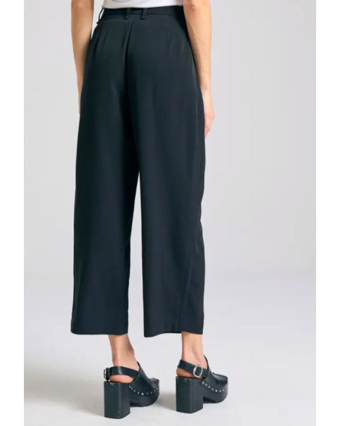 Loose fit παντελόνι με πιέτες στη μέση Funky Buddha FBL011-116-02 ΠΑΝΤΕΛΟΝΙΑ Loose fit παντελόνι με πιέτες στη μέση Funky Buddha FBL011-116-02 ΠΑΝΤΕΛΟΝΙΑ