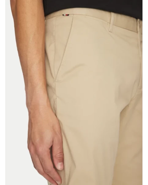 Ανδρική Βερμούδα Chino Tommy Hilfiger HARLEM MW0MW23568 Beige/Black BERMUDAS Ανδρική Βερμούδα Chino Tommy Hilfiger HARLEM MW0MW23568 Beige/Black BERMUDAS